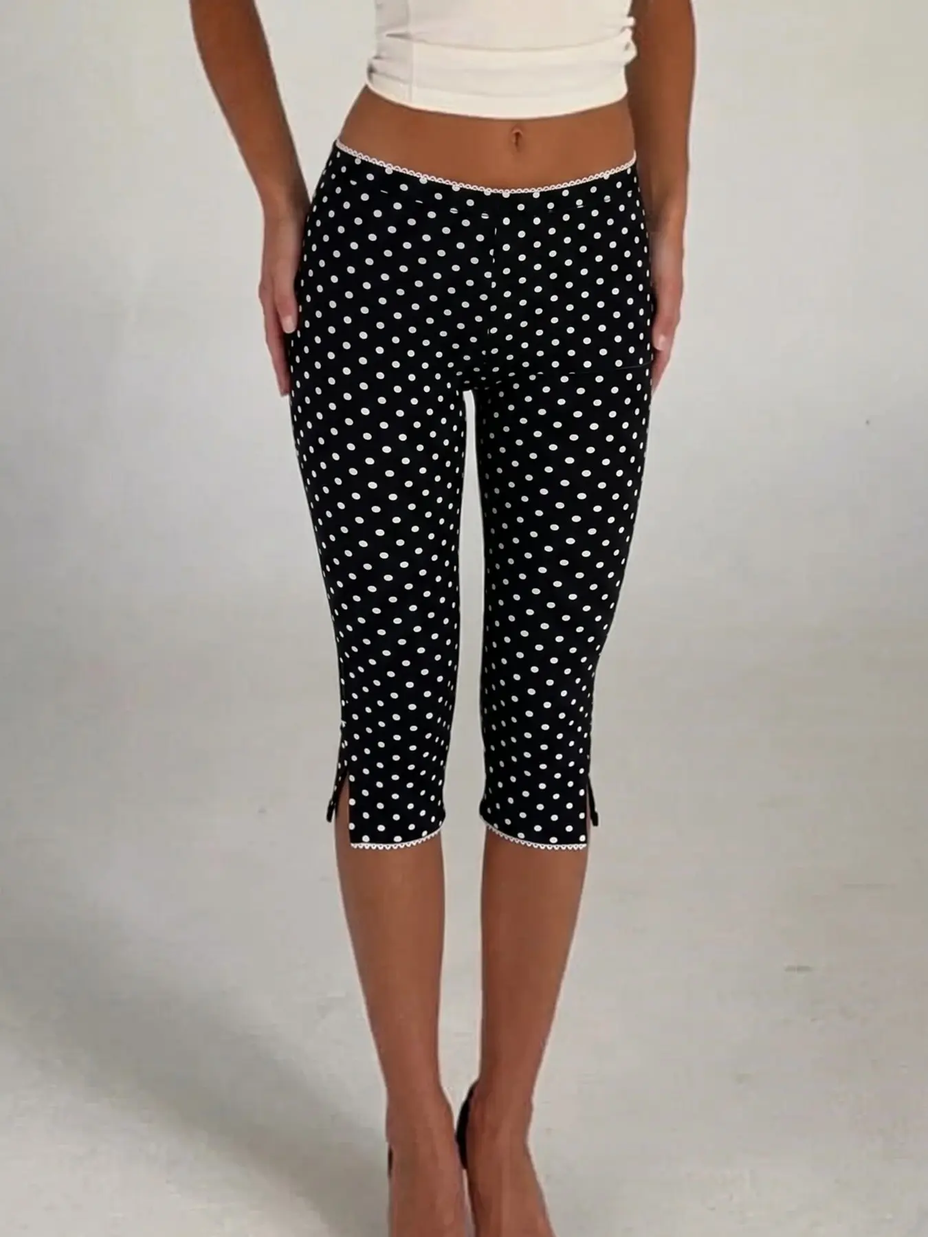 Y2K Coquette Aesthetic Retro Black White Polka Dot Lace Trim Split Hem Low Rise Stretchy Slim Fit Bodycon Casual Summer Streetwear Y2Kcore Slimming Flattering Comfy Lightweight Breathable Capri Leggings, Bottom Pants for Women