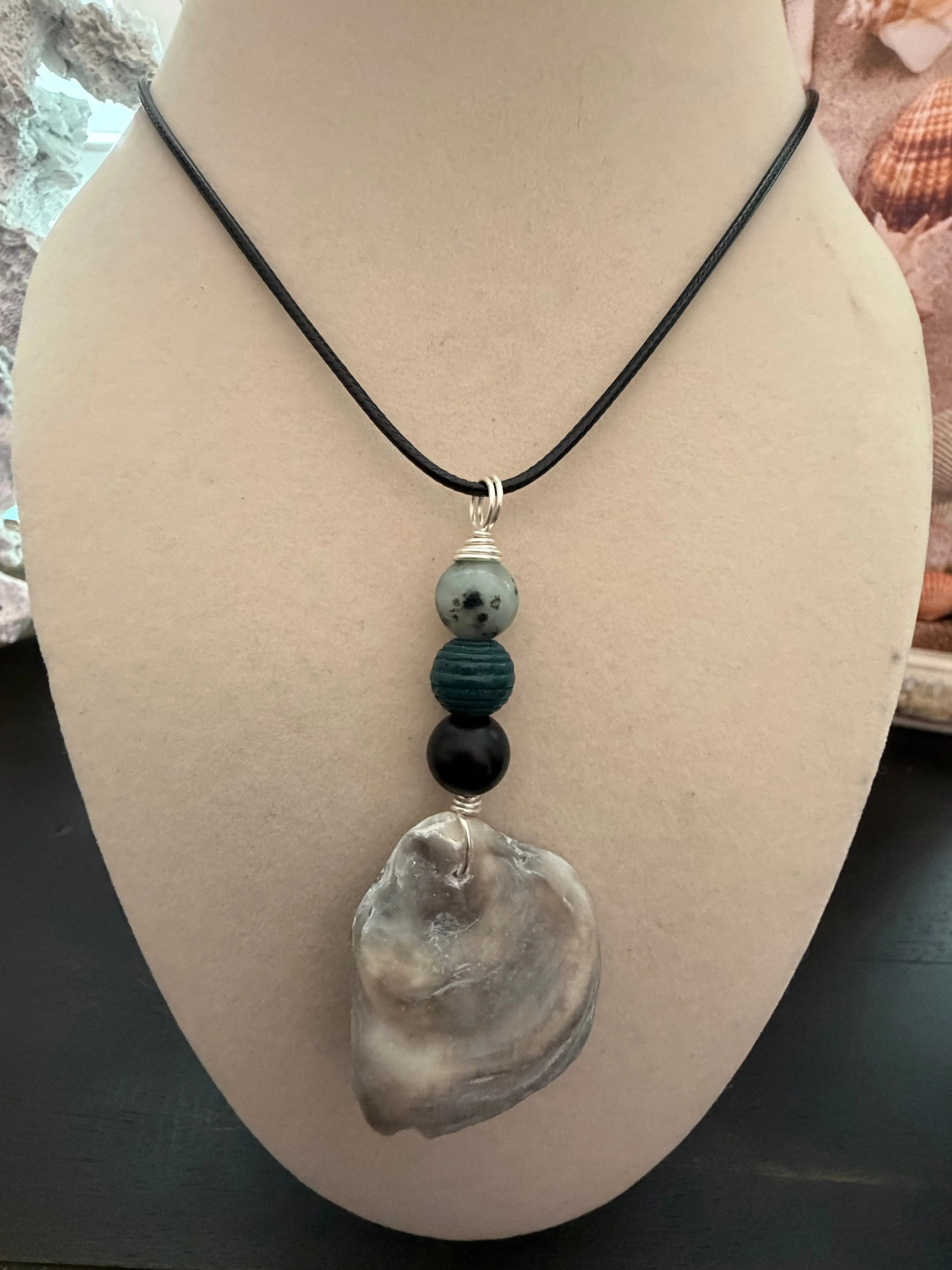Earthy Oyster & Tide Unisex Flat Oyster Shell Necklace, Translucent Natural Look Stacked Beads Design, Perfect for Casual Wear