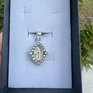 Dije de plata de la Virgencita De Guadalupe