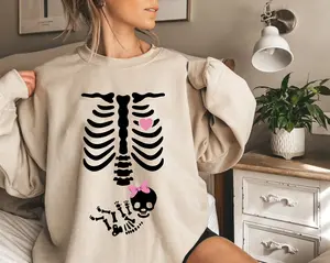 Skeleton Halloween Maternity Sweatshirt, Funny Pregnancy Announcement Sweat 2024, Pregnant Women Costume, Fall New Mom Sweater, Mommy to Be