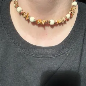 JASPER AND GOLDSTONE ELASTIC GEMSTONE NECKLACE!