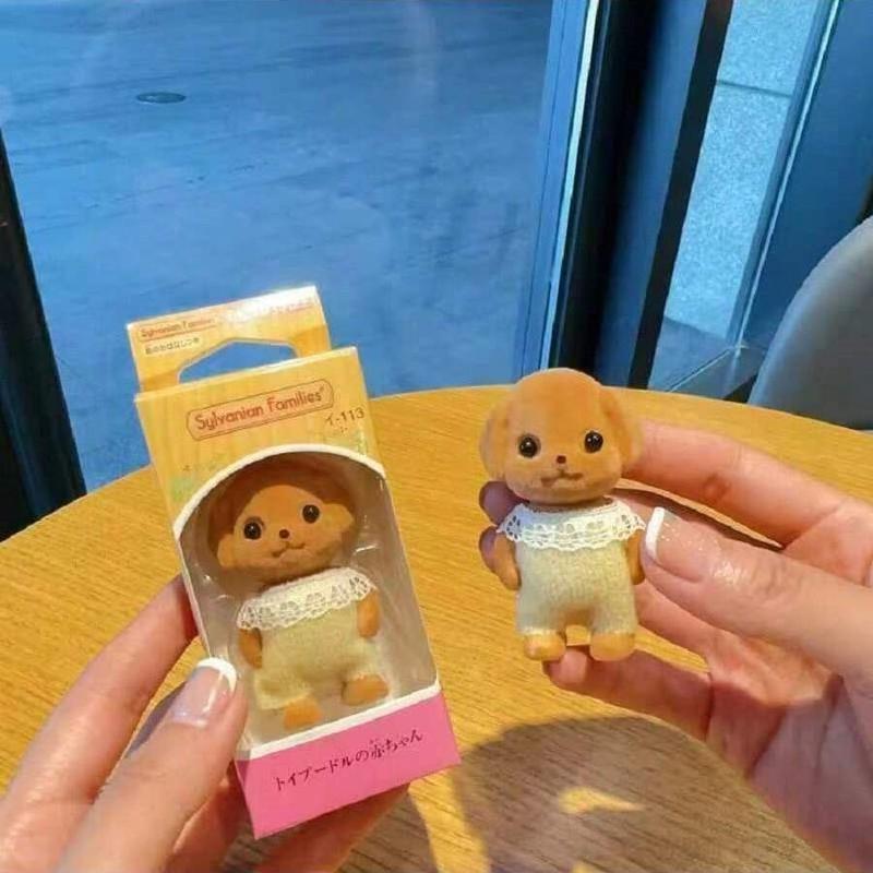 Sylvanian Families Vip Dog Doll, Adjustable Limbs Miniature Figurine, Desktop Decoration, Random Style Packaging, Collectible Toy