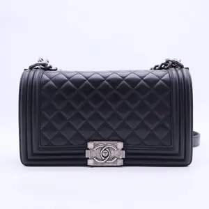 Pre-owned CHANEL Leather Shoulder Bags Medium Caviar Boy Bag B20014