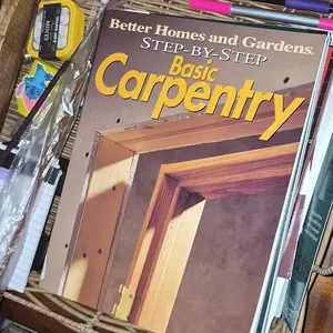 USED-Step-By-Step Basic Carpentry by Better Homes and Gardens Editors (Paperback)
