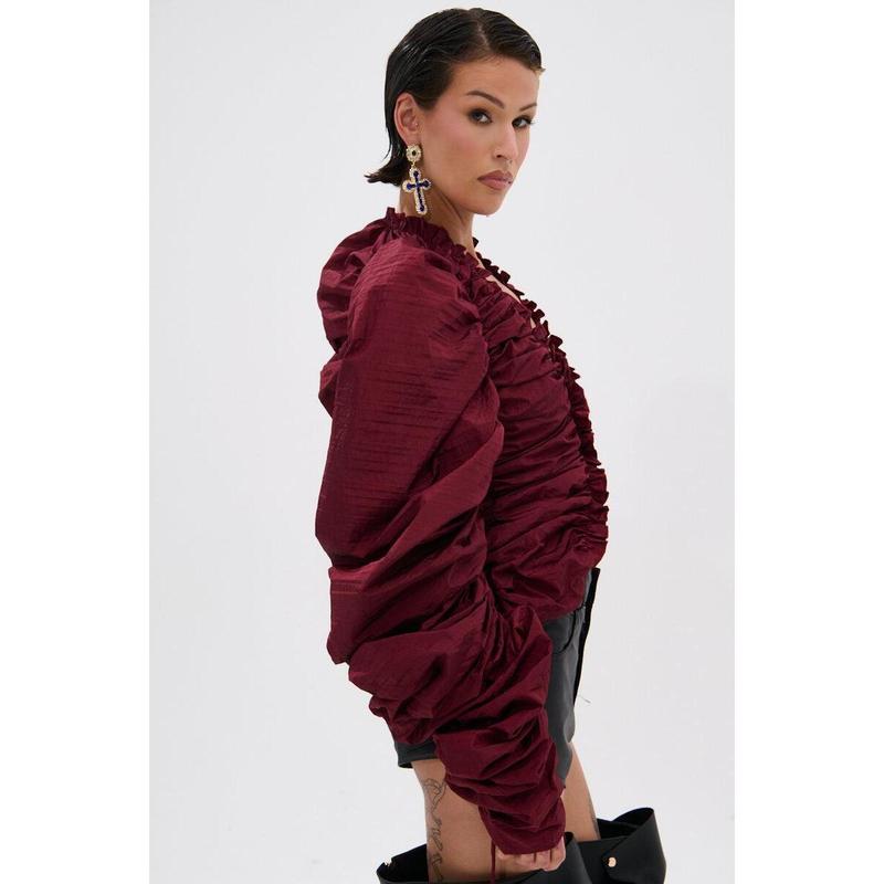 IN IT TO WIN IT RUCHED BLOUSE IN BURGUNDY