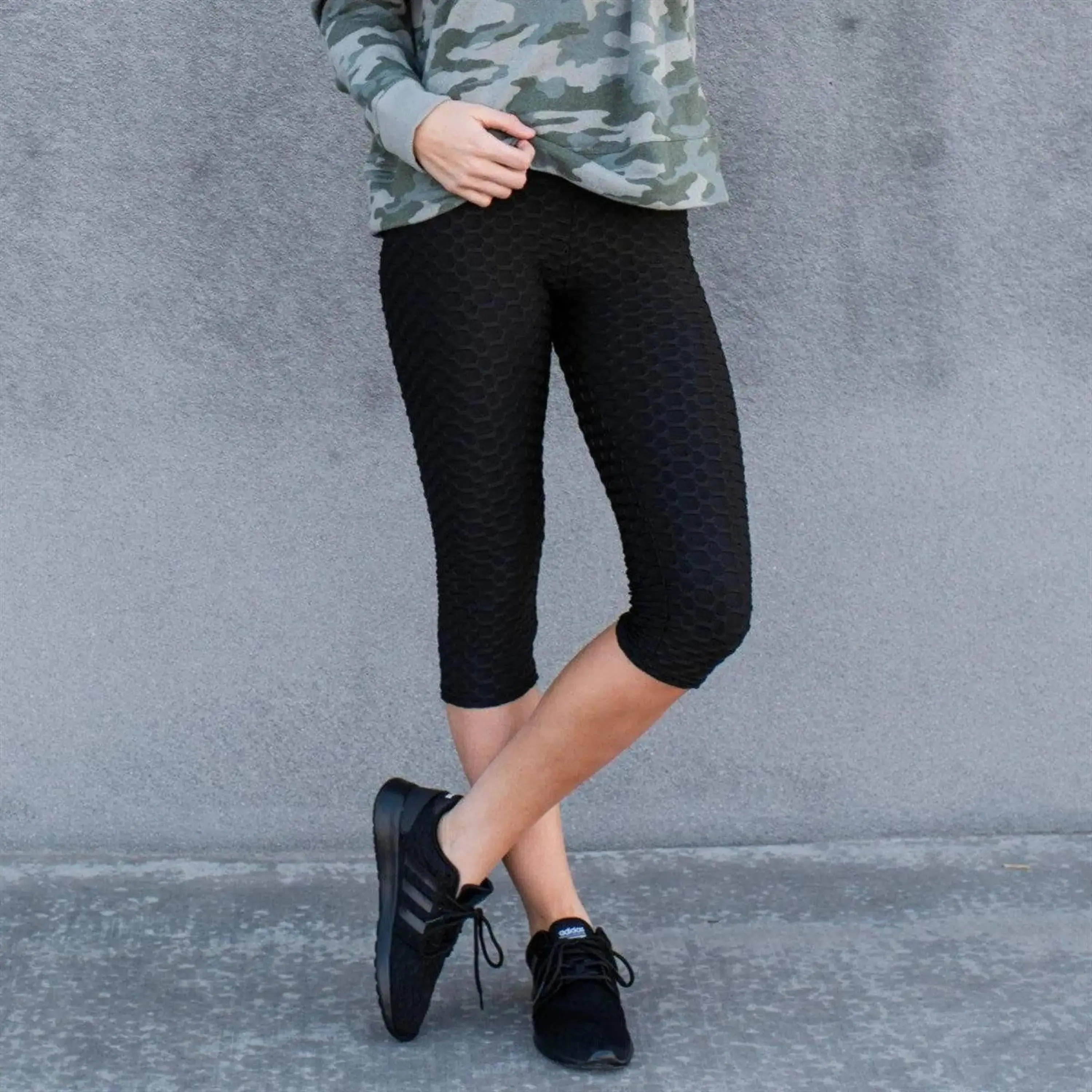 Women's Textured Capri Leggings - Smoothing Honeycomb Design