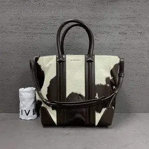 Pre-owned Givenchy Leather Shoulder Bags 7.8'' R4709 Shoulder Bag C1856561760 0324 T1 Chloe