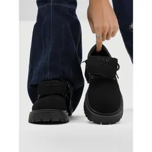 Men’s thick-soled oxford shoes with flap design and brand details—trendy streetwear for a casual, unique style