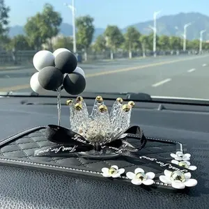 Crown Shaped Car Interior Decoration, Car Center Console Crystal Crown Ornament, Car Interior Accessories for Women & Girls, Car Decoration Supplies, Car Interior Ornaments, Car Dashboard Decorations
