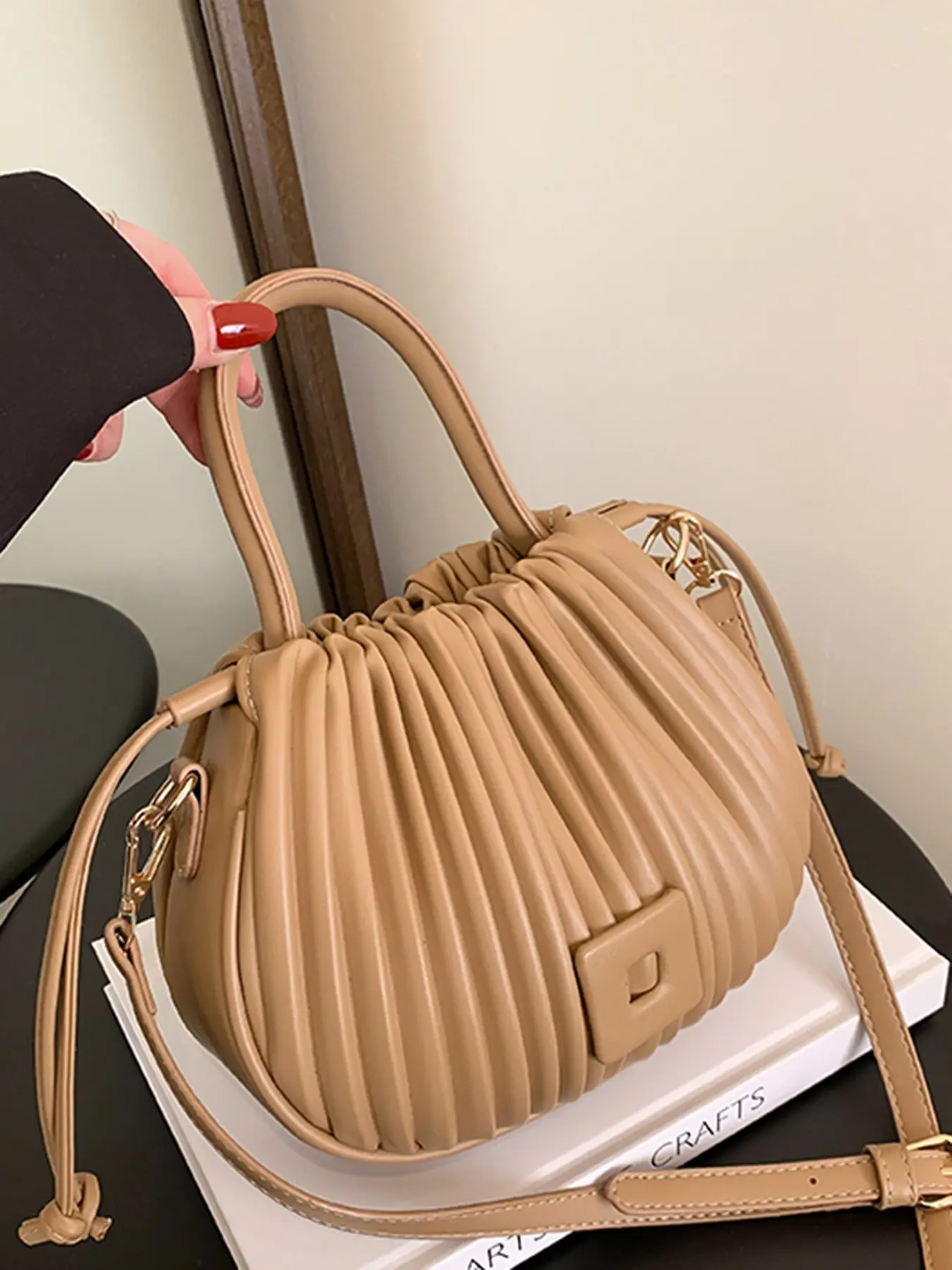 Niche design pleated cloud bag, Chic crossbody purse, Fashion crossbody bag, square buckle decorated shoulder crossbody bag, simple solid color, exquisite and compact, suitable for daily travel, shopping, etc.
