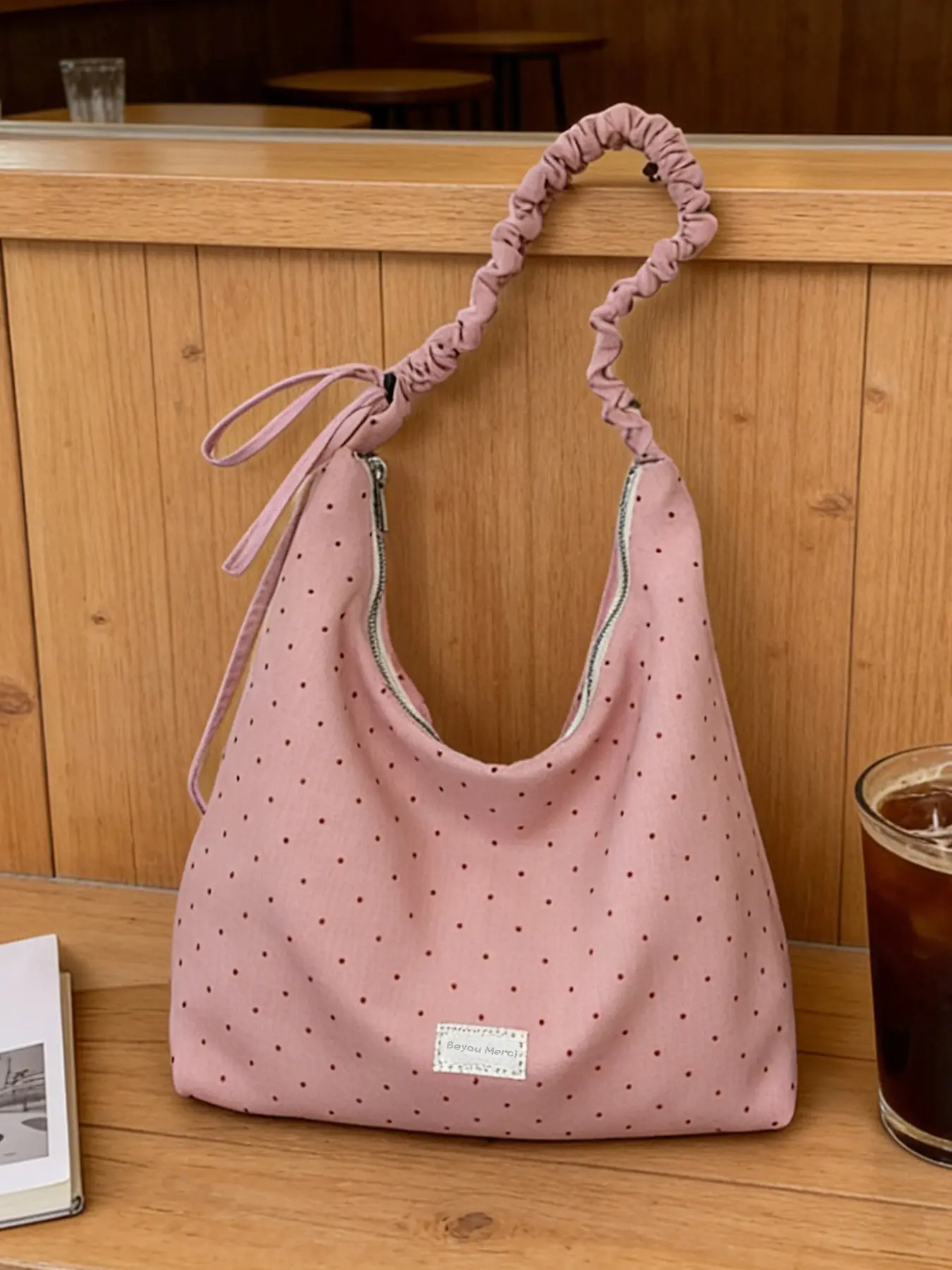 Small and practical texture, simple and versatile wavelet dot tote bag, pleated shoulder strap detail design, retro personality, fashionable large capacity shoulder bag, Casual shoulder bag, suitable for commuting to work, shopping