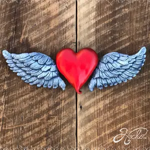 Corazőn w/ Wings Decor