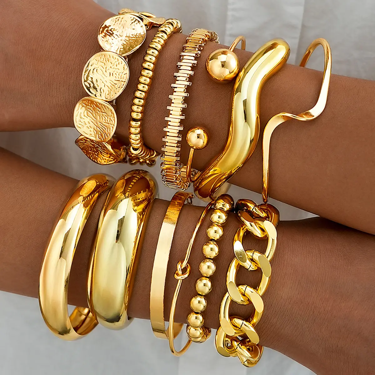 12pcs Women's Multi‑Piece Golden Metal Stackable Bangle Bracelet Set, Chunky Layered Statement Bangles, Fashion Costume Jewelry for Daily Party Holiday Wear, Gift for Her
