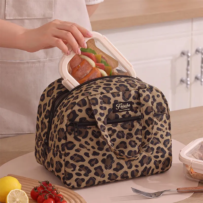 Leopard Print Quilted Lunch Bag，Waterproof PEVA Insulated Bag,Fresh Food Storage Bag for Daily Commute,Handheld Cooler Bag for Office, School ,Picnic