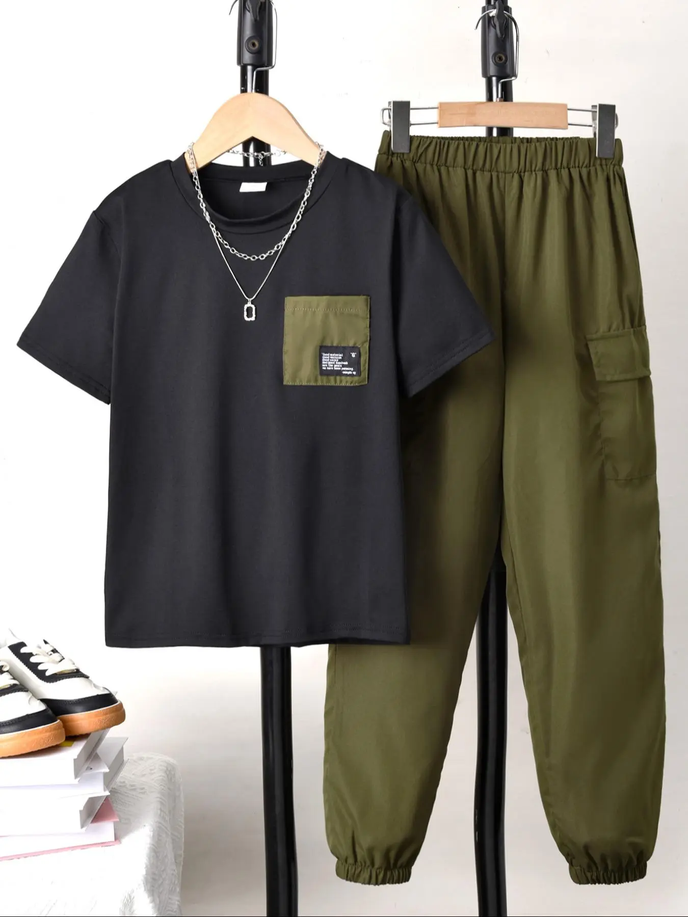 Two-Piece Set Boy's Letter Patched Short Sleeve Tee & Cargo Pants, Casual Round Neck T-shirt & Pocket Trousers for Summer, Kids Clothes for Daily Wear, Summer Clothing Set