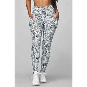 Static V-Cut Scrunch Legging