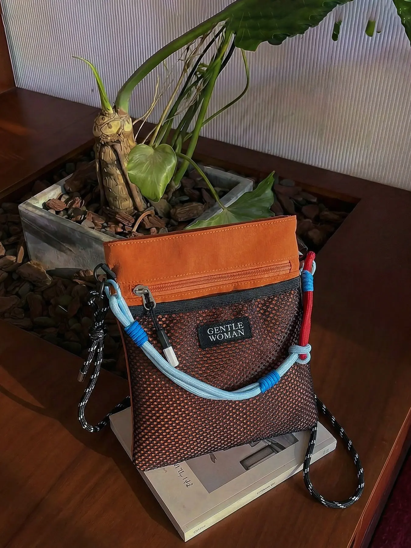 1pc Men's mesh spliced crossbody bag, vibrant street style, lightweight and versatile, convenient and durable, suitable for daily affairs, leisure travel and outdoor activities, men's essential shoulder bag