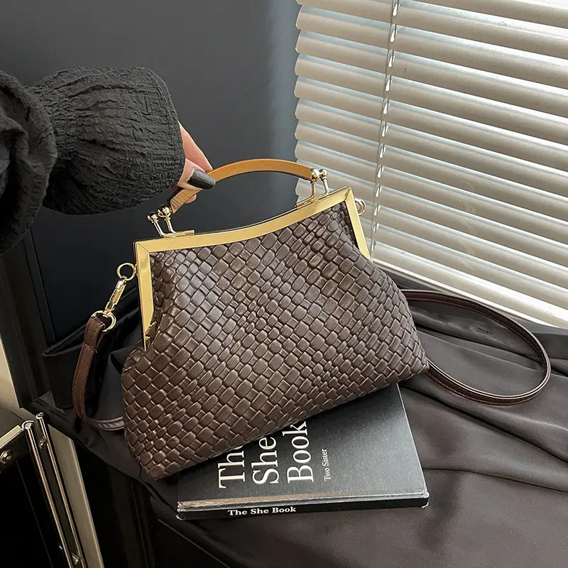 Elegant Clamshell Bag for Women 2026 New Fashion Handbag Shoulder Bag Trendy Crossbody Bag for Women