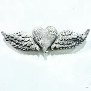 Blanco Bone & Gold Corazón with Wings