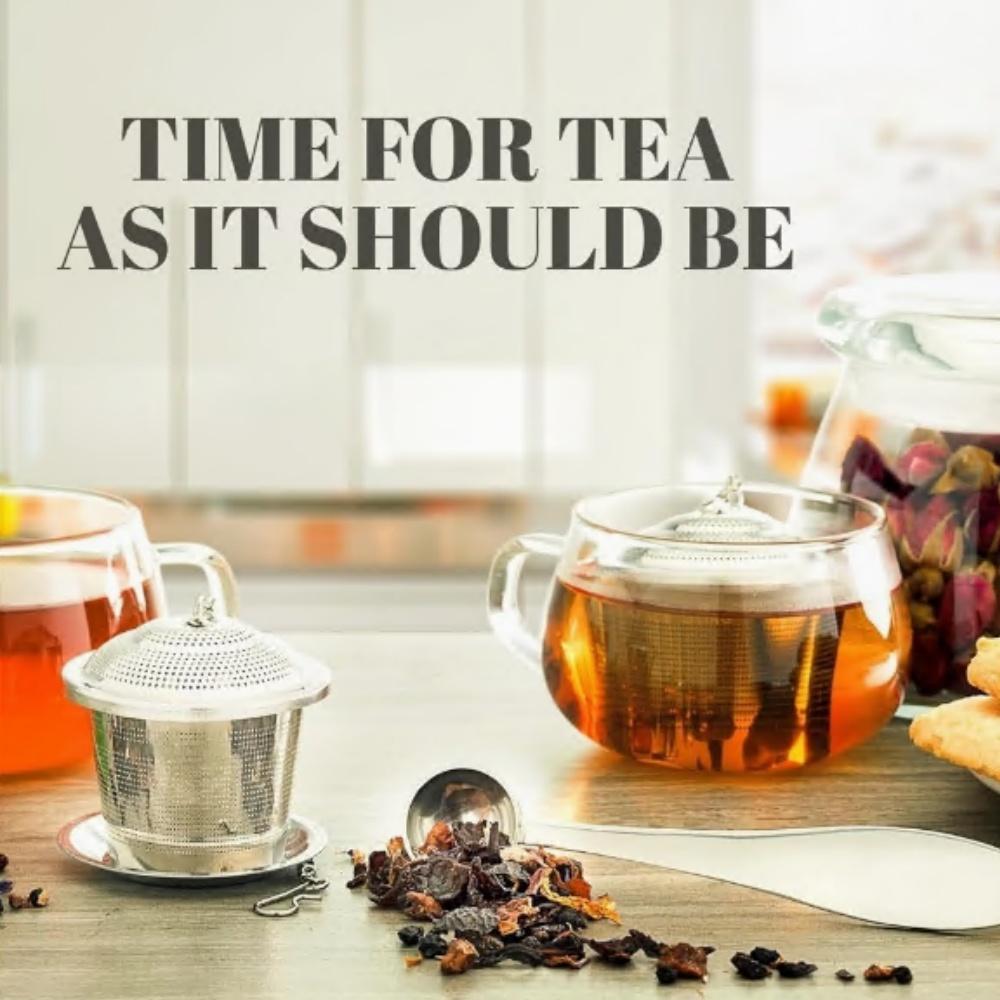 Set of 3 Stainless Steel Tea Strainers, Featuring Ultra-Fine Steeping with a Cover And a Tea Scoop, Ideal for Brewing Tea. Easy to Use And Clean, Perfect for Both for home And Restaurant Settings, Making It an Excellent Gift for Tea Lovers