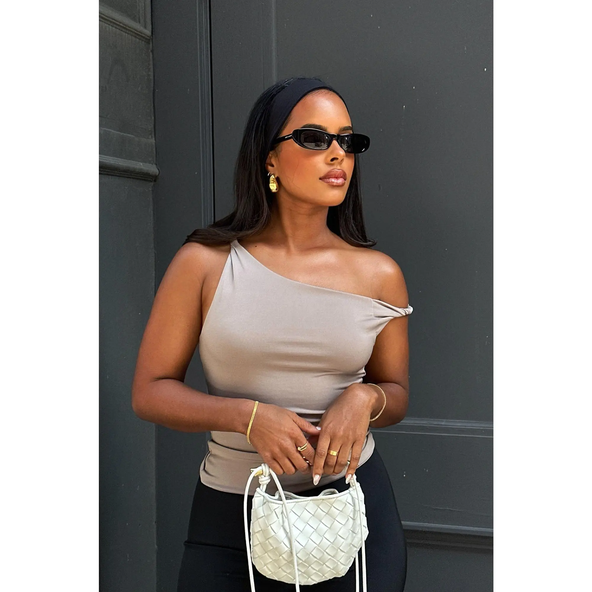 On Replay Twist Shoulder Top - Stone