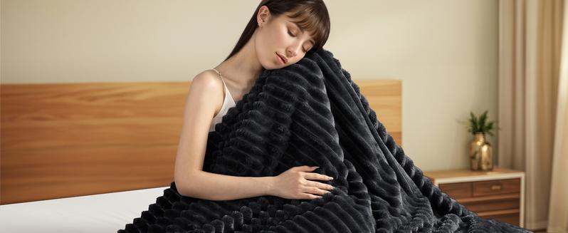 Thickened Striped Flannel Blanket – Solid Color Plush Cozy Blanket & Throw, Super Soft & Comfortable, Warmth for Sofa, Bed, Travel, Office, Bedroom Decor, Ideal Gift