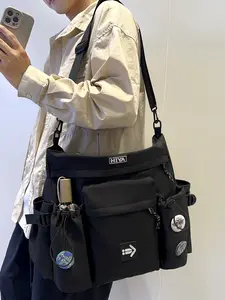 Niche tooling fashion classic one-shoulder messenger bag, casual daily commuting versatile multi-color optional, classic and versatile personality   messenger bag, suitable for couples shopping and dating.