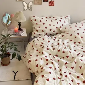 3-piece red and white heart-shaped print quilt cover set (1*quilt cover + 2*pillowcases, core not included), all-season decorative bedding set, soft and comfortable breathable quilt covers, suitable for bedrooms, guest rooms, and dormitories