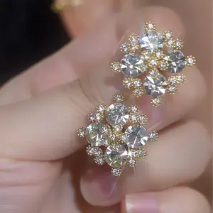 LisiZen Snowflake Zircon Stud Earrings for Women 2025, Luxury Elegant Design, Minimalist Chic Jewelry Gift DZEH1599