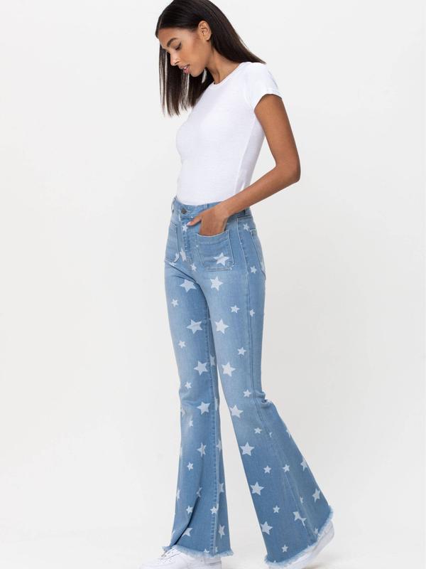 Women's Mid-rise Slim-fit Jeans With All-over Star Print. Flared Legs With Frayed Hem Design. Patch Pockets At The Front And Back. Crafted From Stretch Denim, Suitable For All Seasons And Various Occasions.