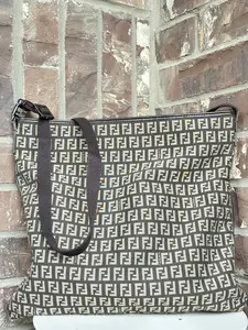 Pre-owned FENDI Canvas Shoulder Bags Vintage Zip Messenger Bag Zucchino Medium Brown 31087