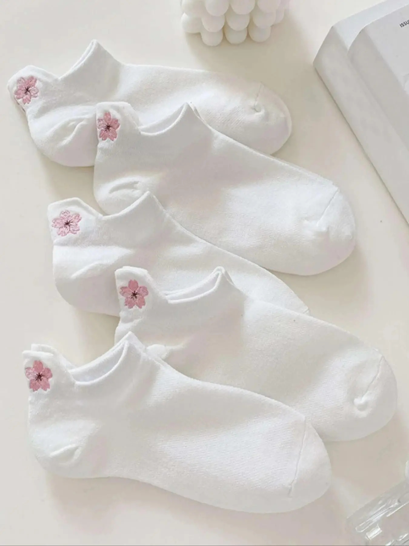 Women's Floral Embroidered Ankle Socks, Casual Soft Comfy Knit Low Cut Socks, Comfy Anklet for Women, Multi-pack Hosiery for Summer