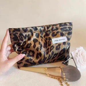 Leopard Print Shiny Personality Storage Pouch: Retro Sweet-Cool Organizing Item Leopard Print Cosmetic Bag Niche Portable Portable Large Capacity Lipstick Storage Bag ins Wind Waterproof