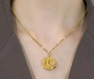 LisiZen 2025 Double Layer Rose Flower Necklace, 14K Gold Plated Elegant Statement Jewelry, Chic Luxury Fashion Trend for Women DZXL3523
