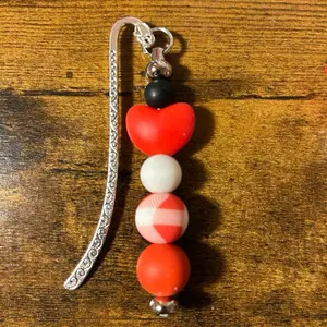 Beaded Bookmark - Heart, Red & White Beads, Silver Chain, Simple Design, Ideal for Book Organization bookmarks