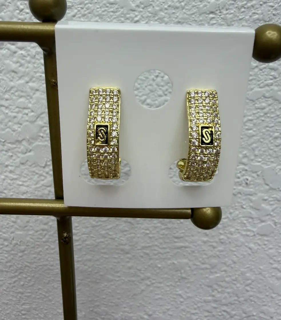 Aretes estilo diseño Monaco en material brass gold plated 14k