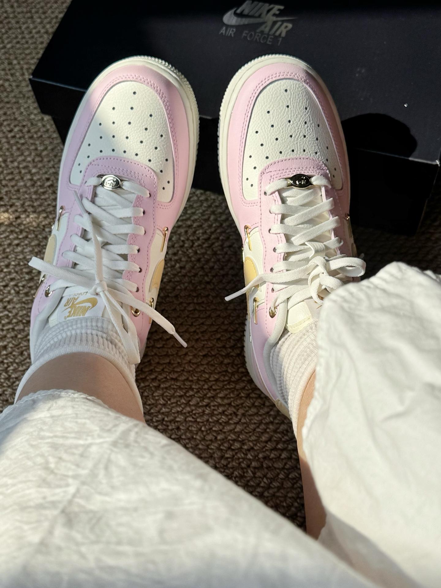 Nike Air Force 1 '07 LX Low-Top Sneakers for Women in Pink and White with Comfort Versatility and Slip-Resistant Durability nike 2000 Sports Shoes Classic flats Footwear Trainer Nike Air Force 1 '07 LX Low-Top Sneakers for Women in Pink and White with Comfort Versatility and Slip-Resistant Durability nike 2000 Sports Shoes Classic flats Footwear Trainer