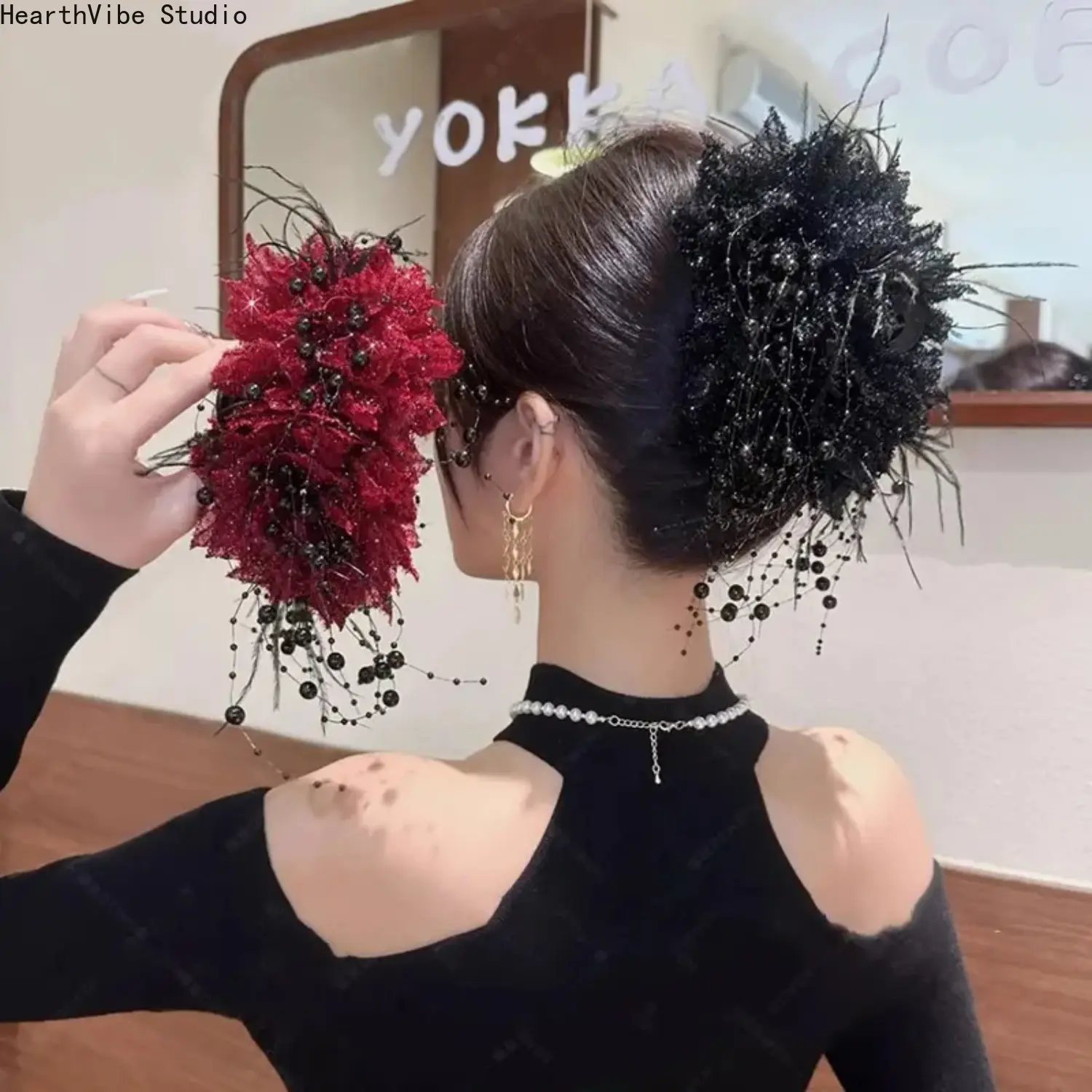 2026 New High-End Luxury Exquisite Versatile Fashionable Retro Hong Kong Style Shiny Flower Temperament White Hairpin Shark Home Clip for Women Updo Beaded Hair Accessory