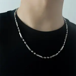 New Style Hip-hop Mobius Ring Titanium Steel Necklace, Couple Chain, Fashionable and Versatile.