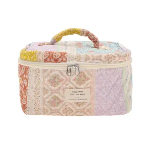 VOCOSTE Ditsy Floral Handheld Quilting Makeup Bag Colorful 1 Pc8.86"x5.91"x5.71"