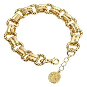 Chunky Gold Tone Link Bracelet for Women, Vintage Textured Chain with Floral Coin Charm, Non-Toxic & Skin-Safe Coating, Tarnish Resistant Old Money Aesthetic Jewelry, Birthday Gift for Her