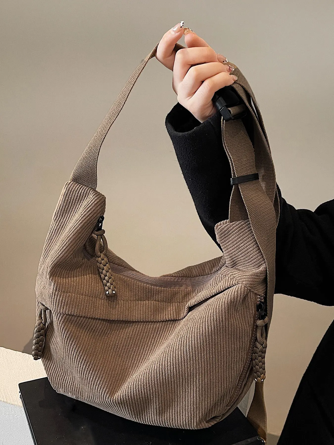 Fashionable niche textured crossbody dumpling bag, Classic dumpling bag, casual and versatile one-shoulder tote bag, solid color trendy one-shoulder commuter bag, suitable for daily matching, commuting and other scenarios, Cross Body Bags