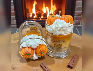 Vanilla Pumpkin Marshmallow Candle. 13oz. Soy Candle/Strong Scented Candle/Pumpkin Candle/Holiday Candle/Fall Candle