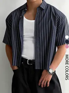 Men's Y2K pink striped short cropped short-sleeve shirt, casual loose lapel button-up top, fashionable street summer shirt, trendy striped T-shirt for everyday wear, a must-have for men's aesthetic vintage outfits