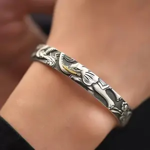 This vintage auspicious cloud elephant bracelet is made of Thai silver and has an elegant style. It is the perfect gift for men's open bracelet
