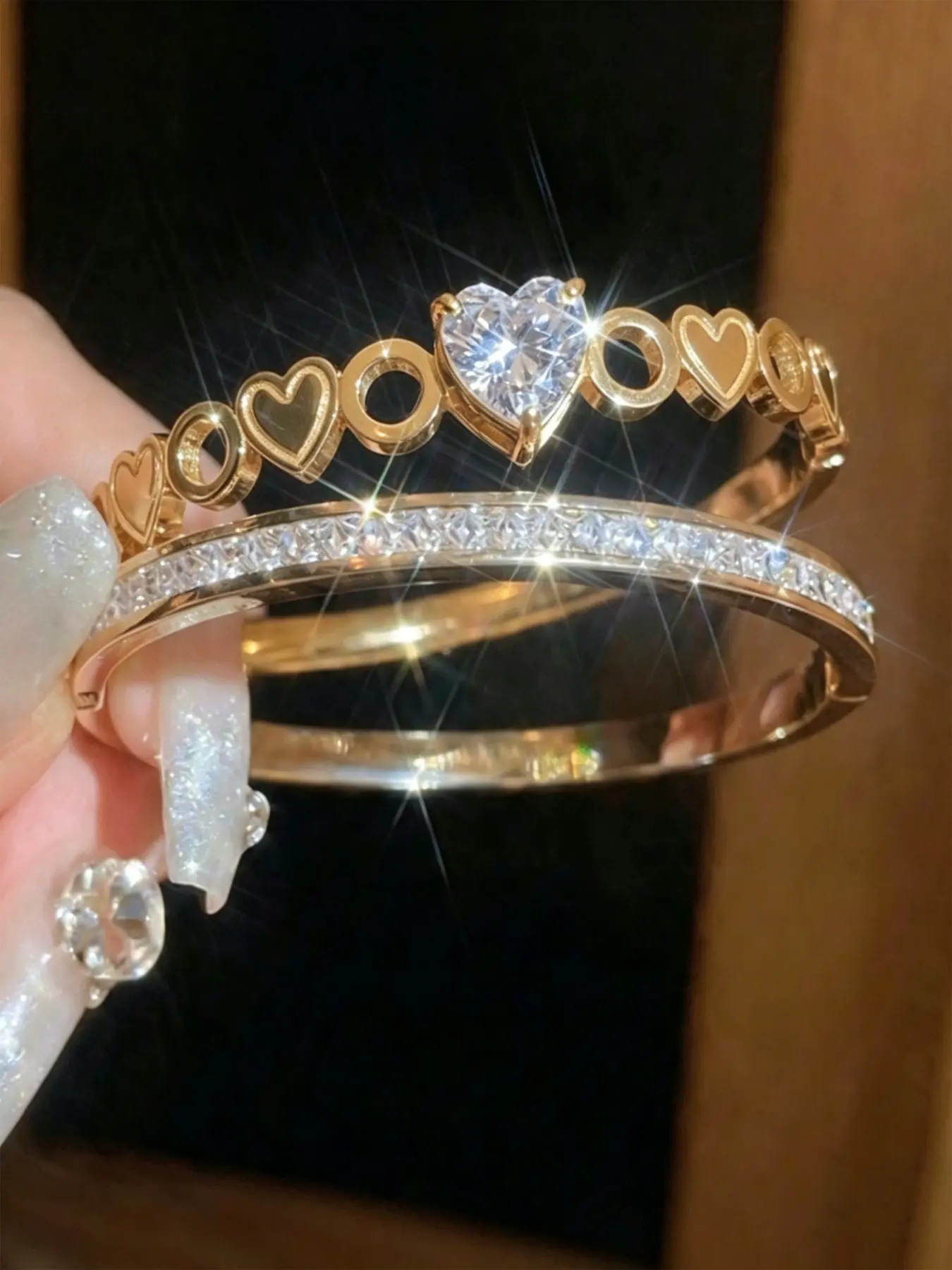 2-Piece Stackable Set for Young Girls, Stylish and Eye-Catching, Ideal for Travel and Parties, Trendy Accessory for Kids, Multilayered Bangles