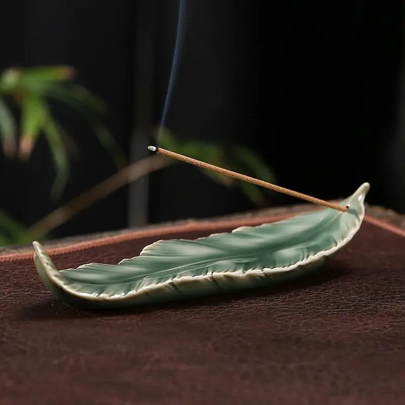 Creative Ceramic Incense Burner, 1 Count Feather Design Incense Holder, Calming Home Fragrance Holder, Aromatherapy Home Fragrances, Floral Woody Aroma, Home Decor Supplies for Living Room Bedroom, Aroma