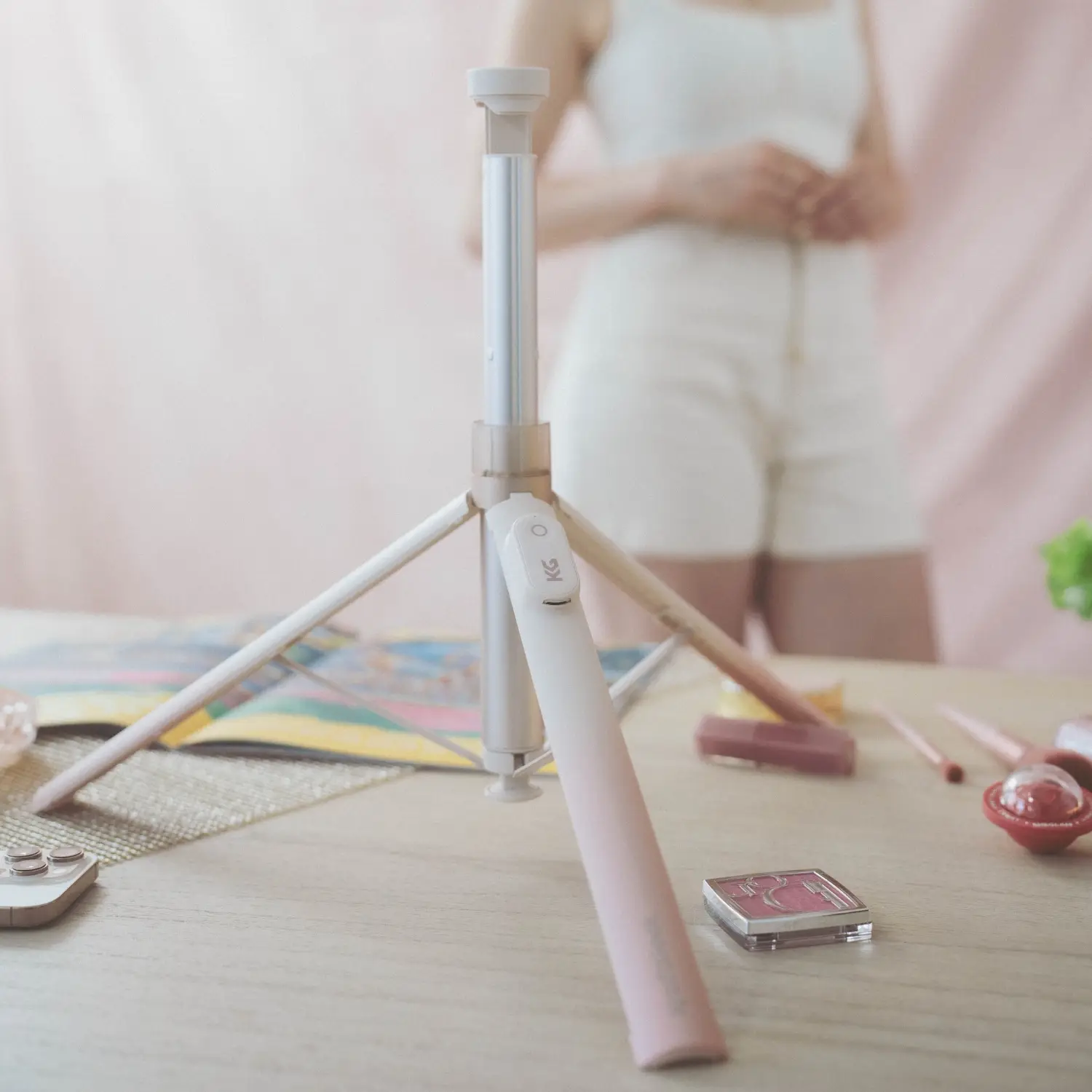 KraftGeek JustTap Tap-to-open Pink Phone Tripod with Remote - Smartphone Vlogging Kit for Enhanced Video Capture