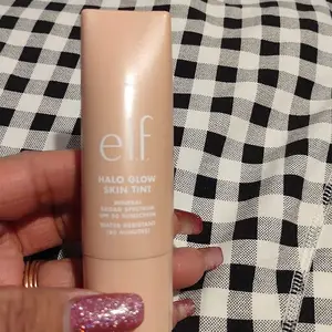 e.l.f. Halo Glow Skin Tint SPF 50 - Hydrating Serum-Like Concealer with Mineral SPF 50 Sunscreen, Lightweight & Water-Resistant, 18 Shades, 30ml