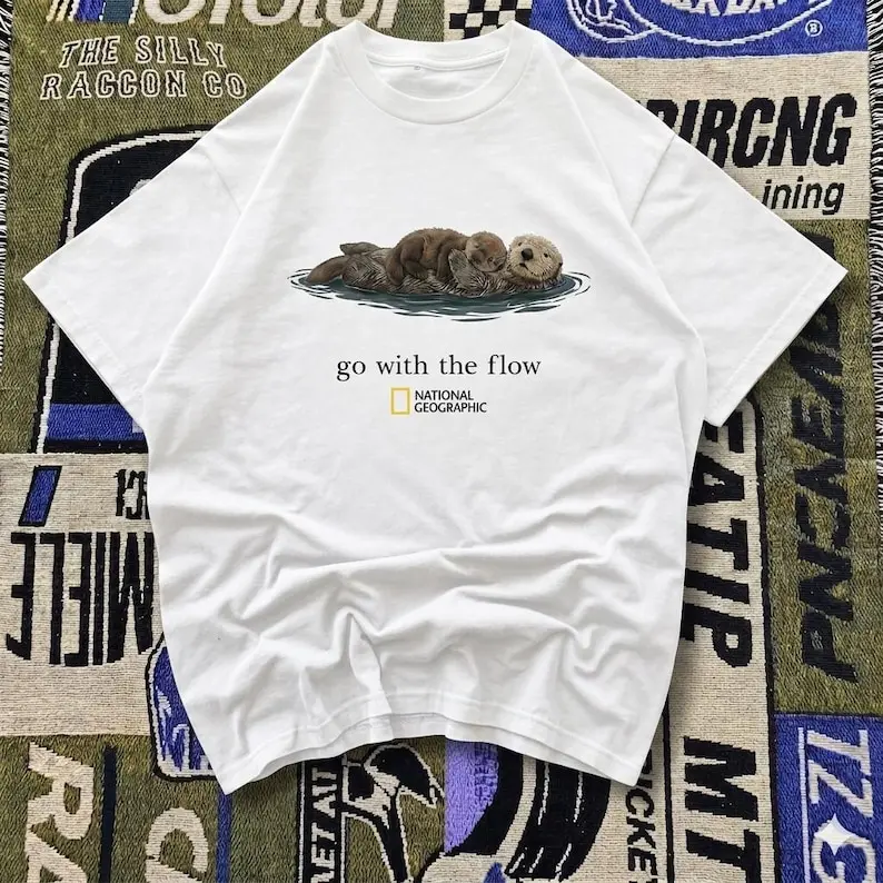 National Geographic Otter Graphic T-Shirt, Vintage 90s Y2k Style Top